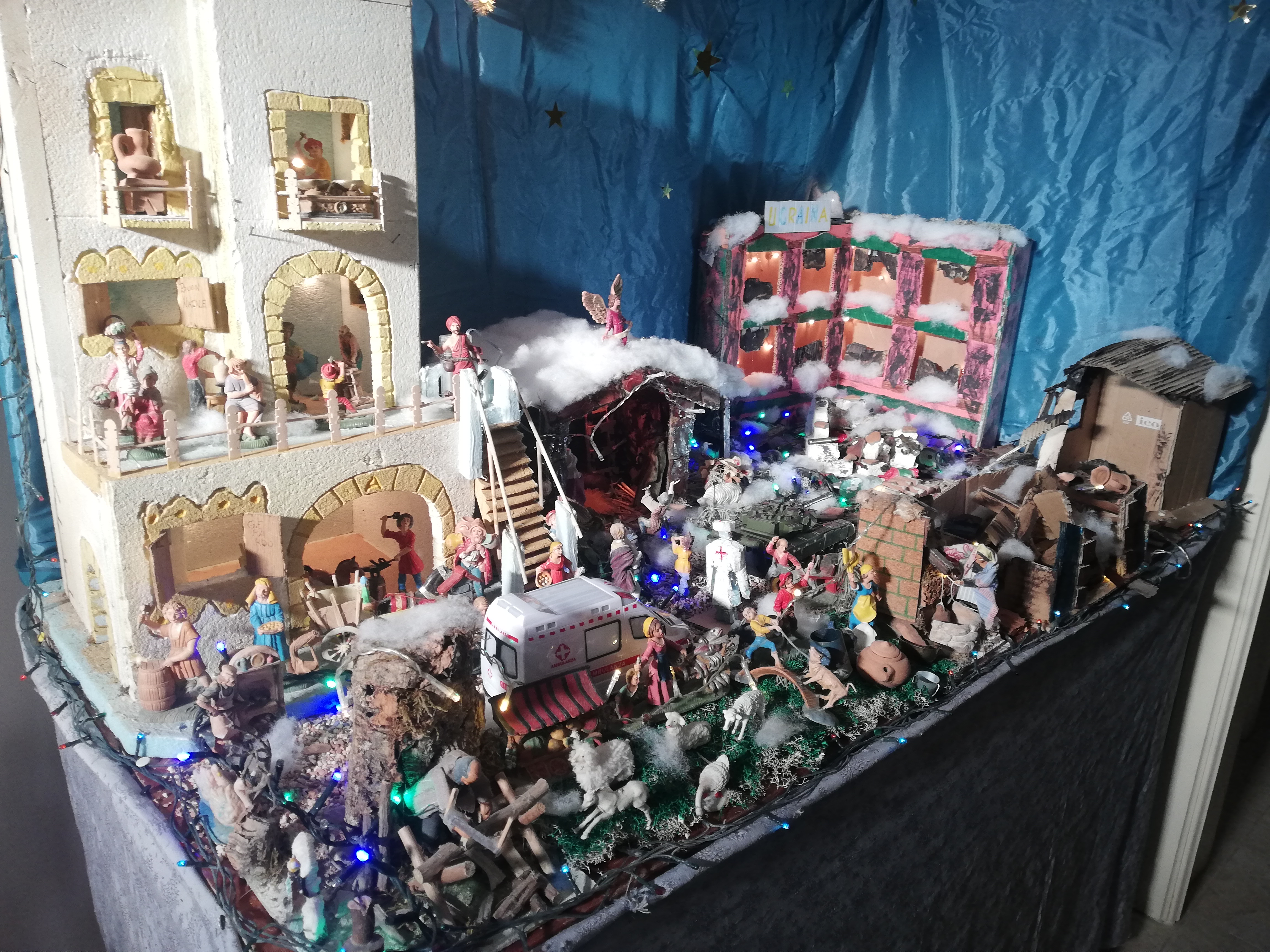 Il Presepe per l'Ucraina realizzato da Gerardo Aprile Il Presepe per l'Ucraina realizzato da Gerardo Aprile