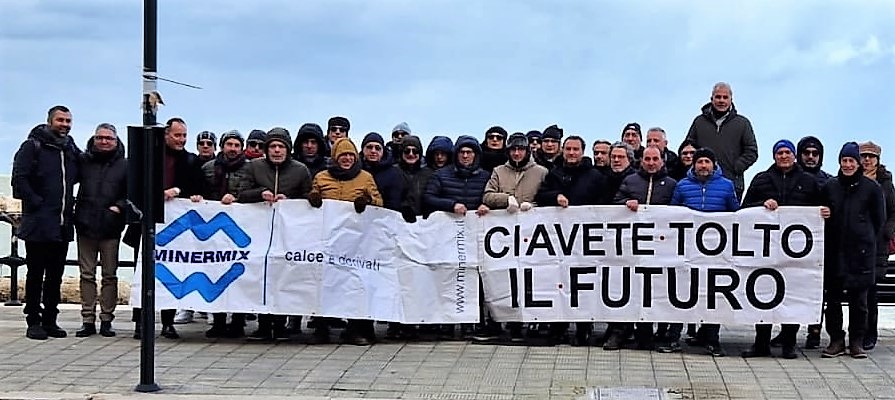 Vertenza Minermix, una luce in fondo al tunnel? Vertenza Minermix, una luce in fondo al tunnel?