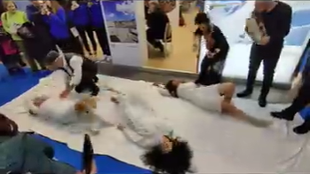 'Tarantate' banalizzate nei corridoi della Borsa Internazionale del Turismo