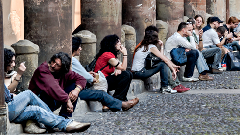 &quot;Hai fra 24 e 35 anni e sei un NEET (laureato disoccupato)? Puoi avere uno stipendio per sei mesi&quot;