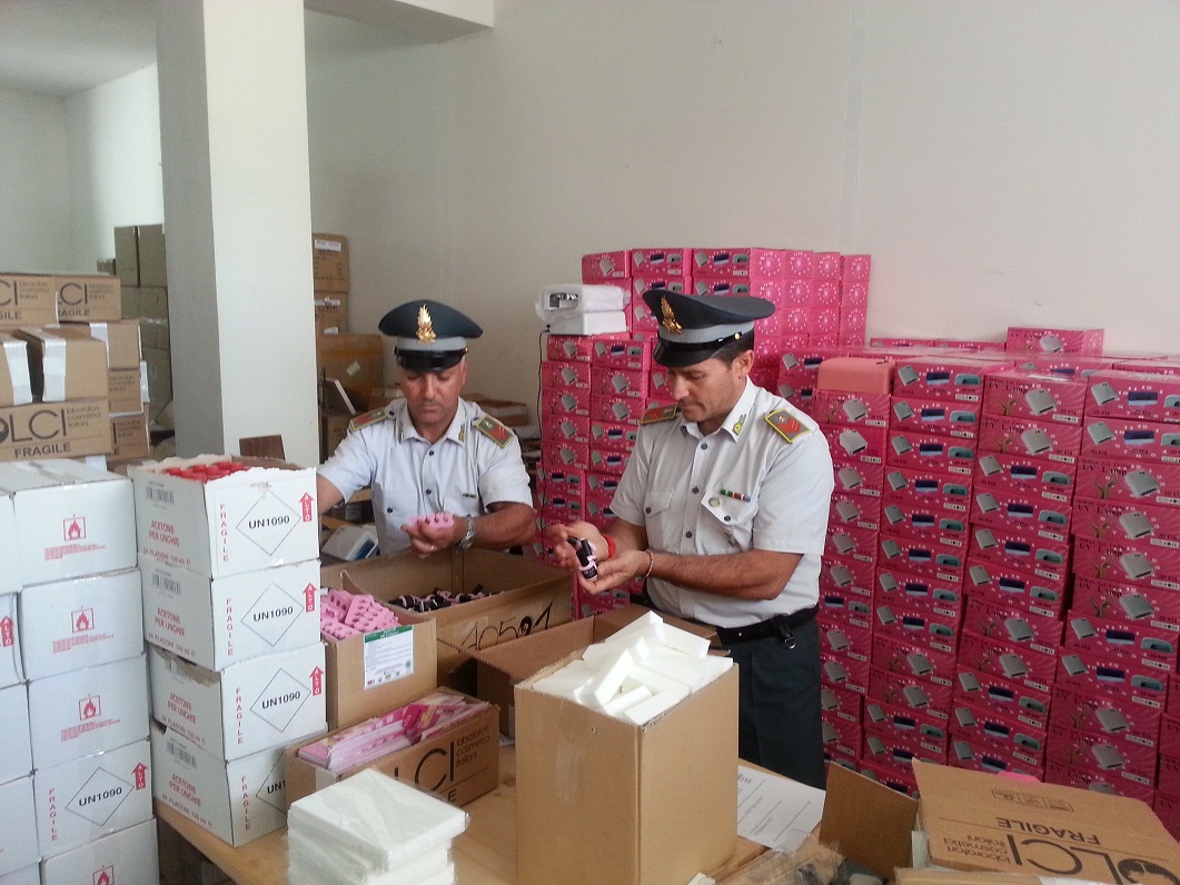 Sequestrati 30000 articoli cinesi spacciati come italiani