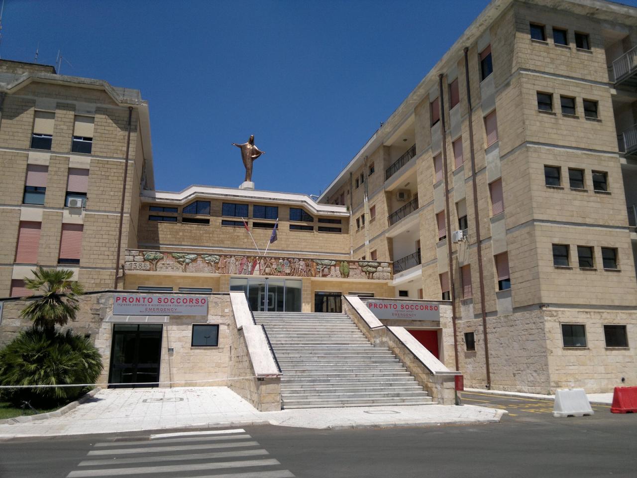 "I politici la smettano di litigare e operino insieme per salvare il Santa Caterina Novella"