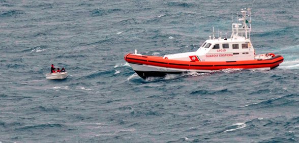 Salvati al largo di Otranto dodici siriani e afgani Salvati al largo di Otranto dodici siriani e afgani