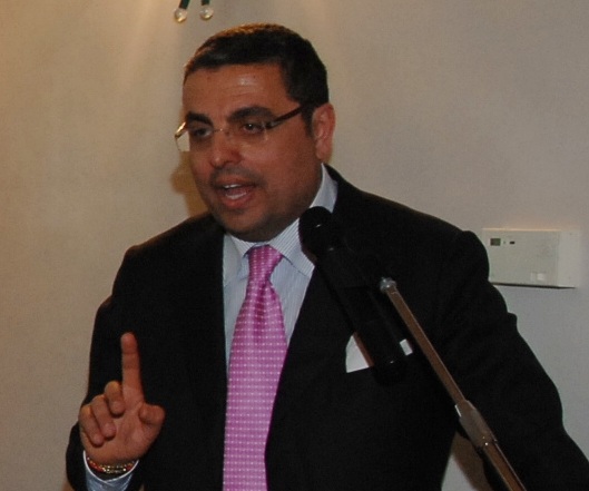 Consenso 'bulgaro' per Antonio De Matteis segretario PD