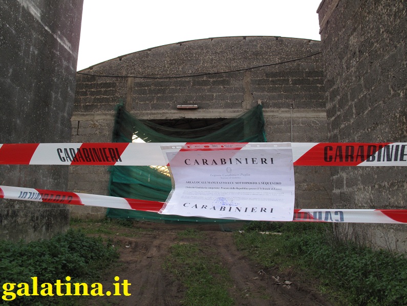 Sequestrati quattro capannoni sulla Galatina-Sogliano. Denunciati il proprietario e la ditta intenta a demolire i tetti di ethernit