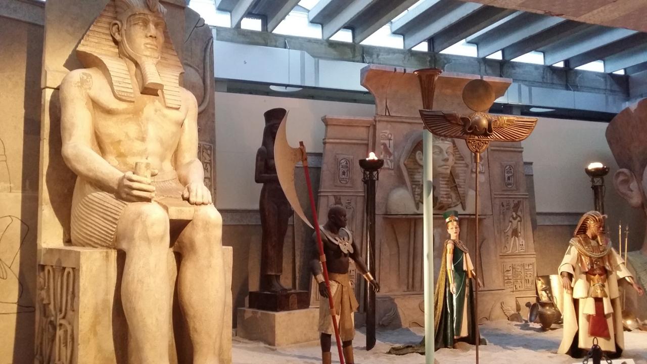Gli abiti di Pino Cordella fra le 'Emozioni dal cinema' nella Fiera di Galatina Gli abiti di Pino Cordella fra le 'Emozioni dal cinema' nella Fiera di Galatina