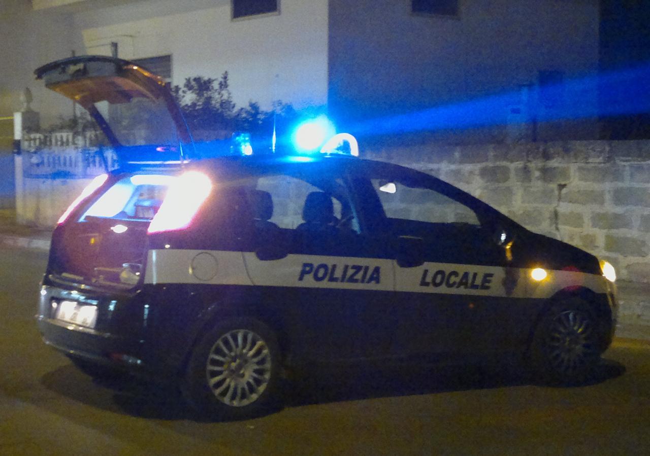 &quot;Ingresso di casa bloccato da un'auto in divieto di sosta. Segnalato ai Vigili&quot;. Soluzione? Nessuna