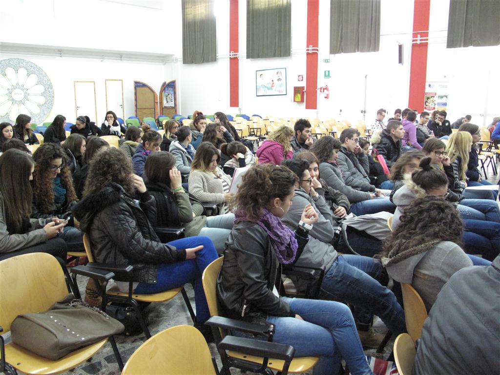 "Il mondo si cambia a scuola". Non molliamo!