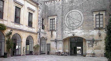 Adriano Petta oggi al 'Capece' per discutere con gli studenti di 'Ipazia. Vita e Sogni di una scienziata del IV Secolo' Adriano Petta oggi al 'Capece' per discutere con gli studenti di 'Ipazia. Vita e Sogni di una scienziata del IV Secolo'