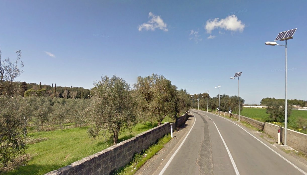 Quei misteriosi pannelli fotovoltaici sui pali di via Guidano Quei misteriosi pannelli fotovoltaici sui pali di via Guidano