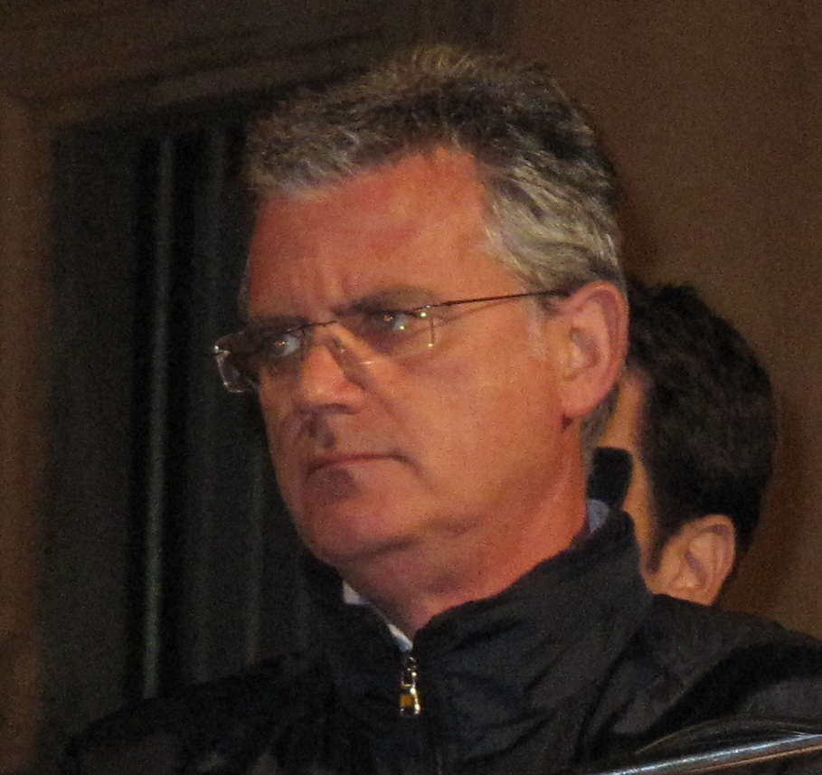 "Quando finiranno i lavori della tangenziale-est? Perché non si consente ai cittadini di usare il nuovo palasport?"