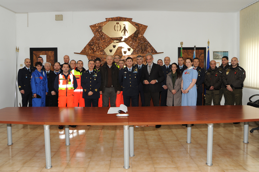 Gli operatori sanitari dell'Aeroporto di Galatina con gli equipaggi del 118 per imparare a gestire le emergenze