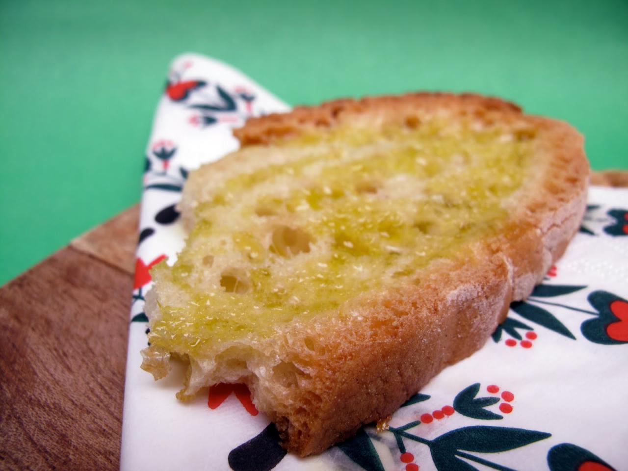 “Una fetta di pane e un filo di olio extra vergine di oliva" “Una fetta di pane e un filo di olio extra vergine di oliva"
