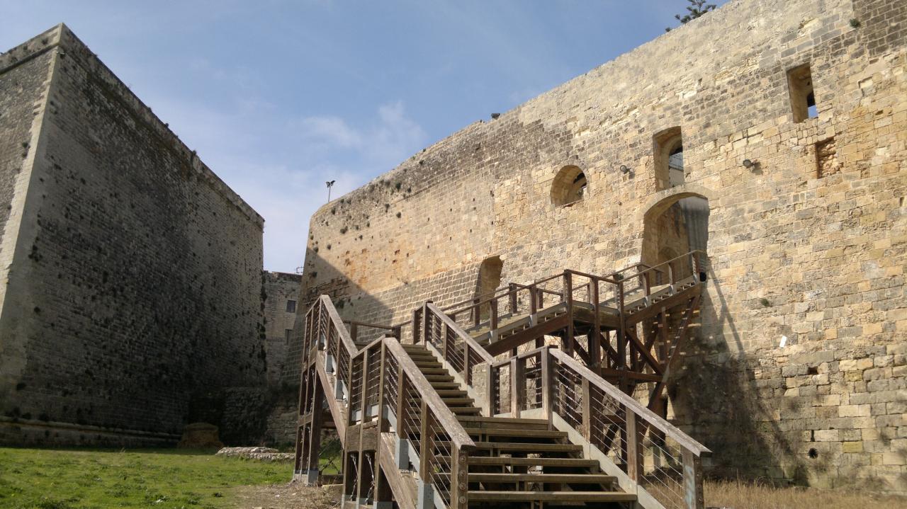 Il Rotary di Galatina e Maglie dona un defibrillatore ad Otranto