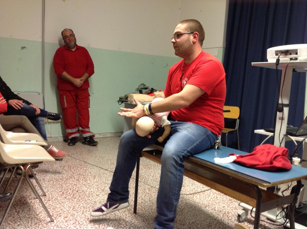 Le manovre di disostruzione delle vie aeree dei bambini si imparano al Polo 1