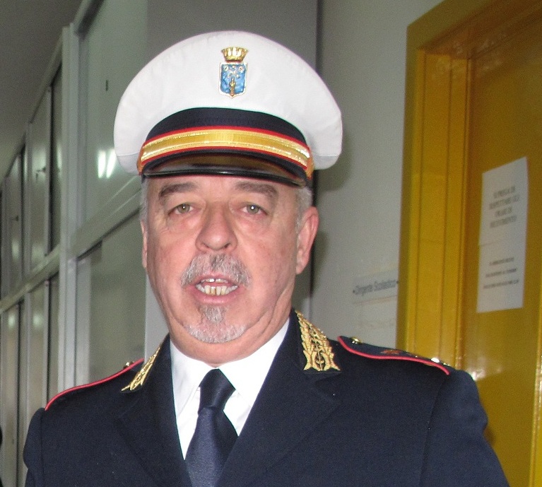 Sosta sulle strisce blu con biglietto scaduto. "I Vigili sono tenuti a fare la multa" Sosta sulle strisce blu con biglietto scaduto. "I Vigili sono tenuti a fare la multa"