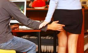 Violenza sessuale sulle allieve, ai domiciliari docente di matematica in pensione