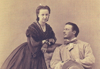 «Nella lontananza che ci separa, non v’è altro conforto che la continua corrispondenza epistolare»