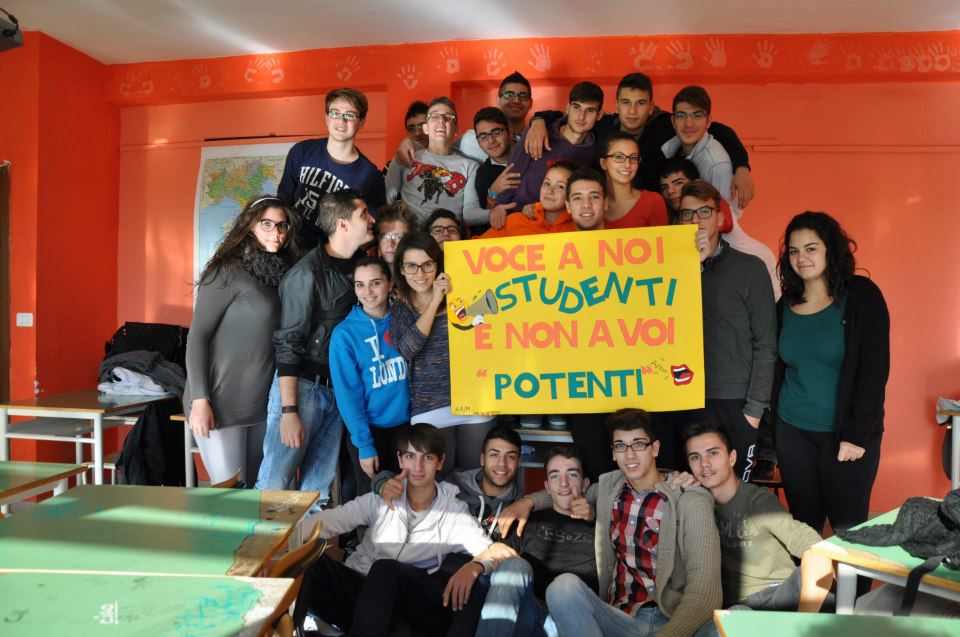 Voce a noi studenti non a voi potenti!