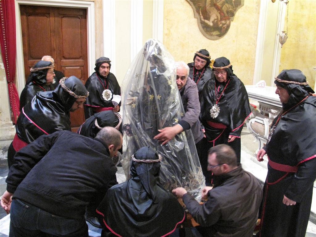 La 'Chiamata della Madonna' sotto la pioggia