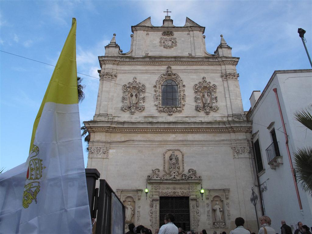 "A che servono 7000 cartine se poi le chiese restano chiuse?"