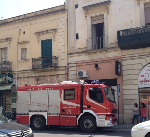 Paura in via Giuseppina del Ponte per una fuga di gas