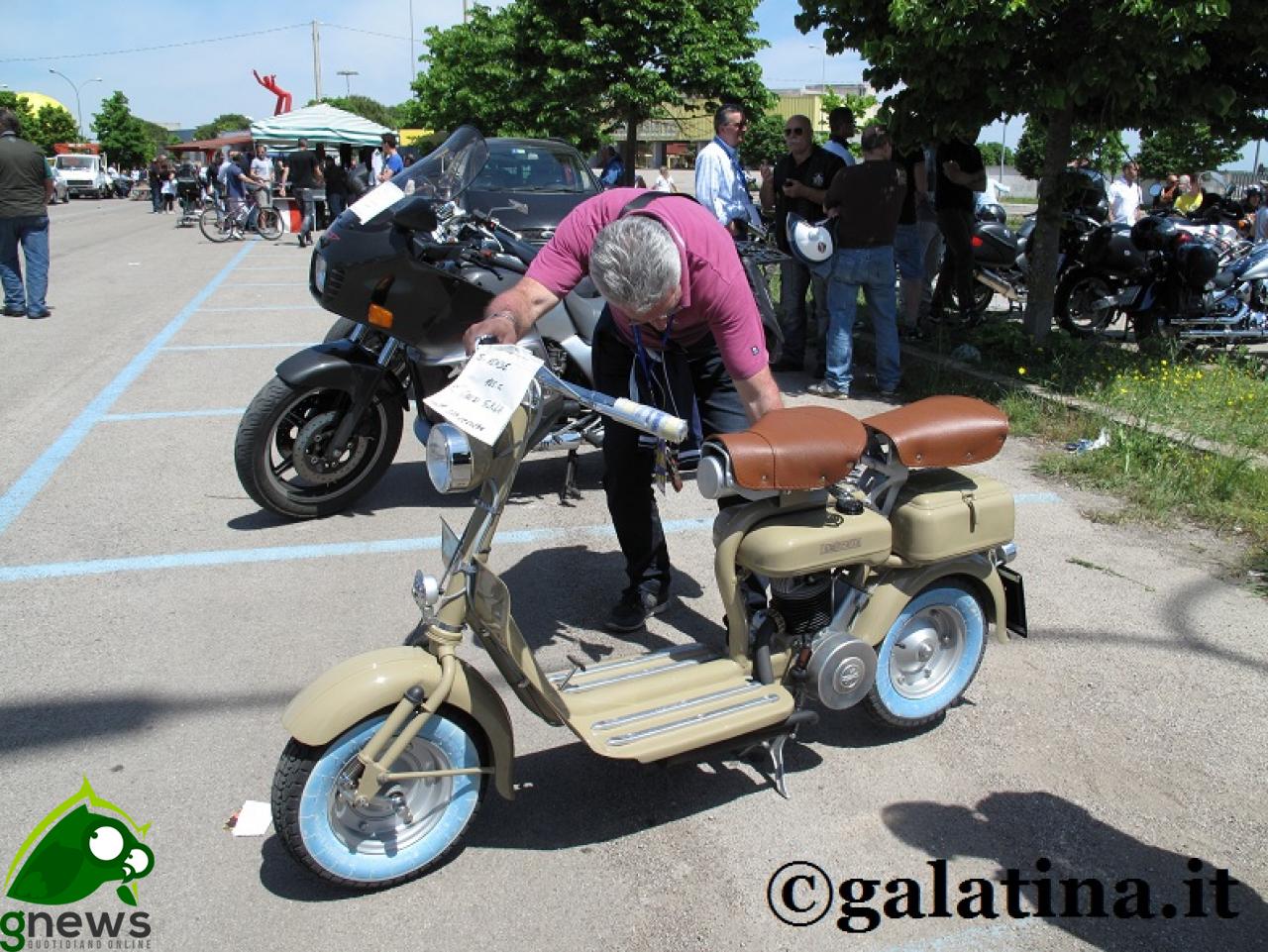 Auto e moto d'epoca in piazza a Galatina Auto e moto d'epoca in piazza a Galatina