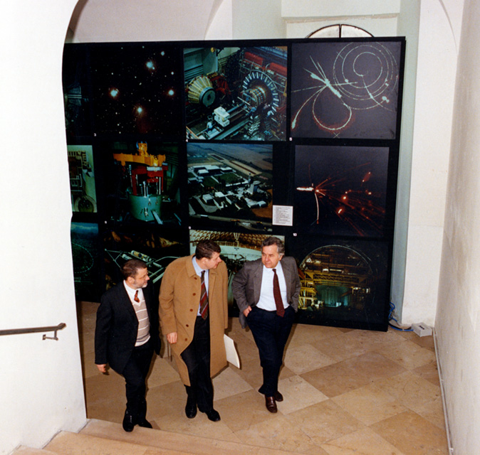 I 25 anni dell'Istituto di Fisica Nucleare, sezione di Lecce I 25 anni dell'Istituto di Fisica Nucleare, sezione di Lecce