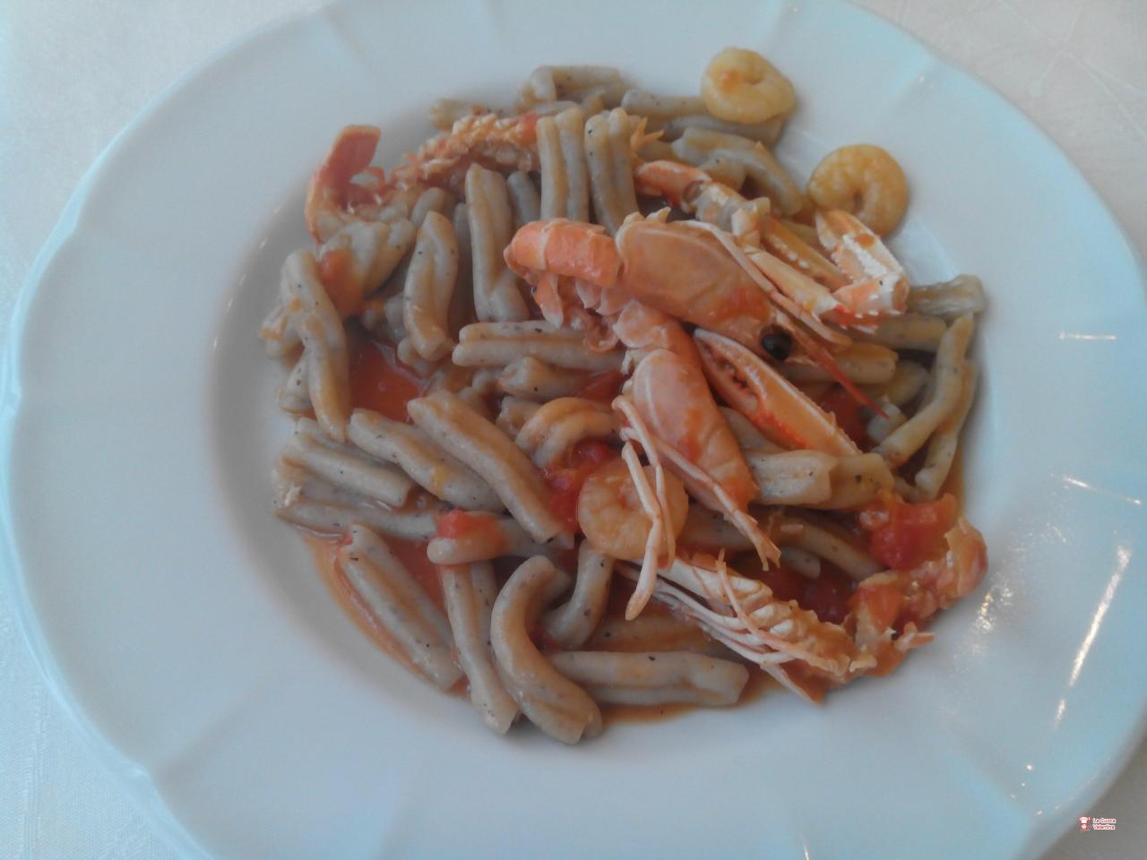 Casarecce con pomodorini e scampi