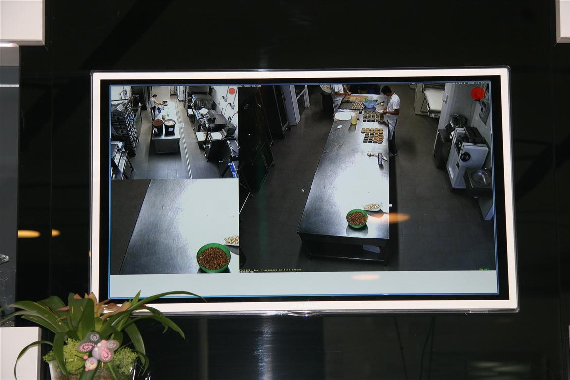 Pasticceria Dentoni, undici telecamere per scoprire i segreti di un 'dolce' successo