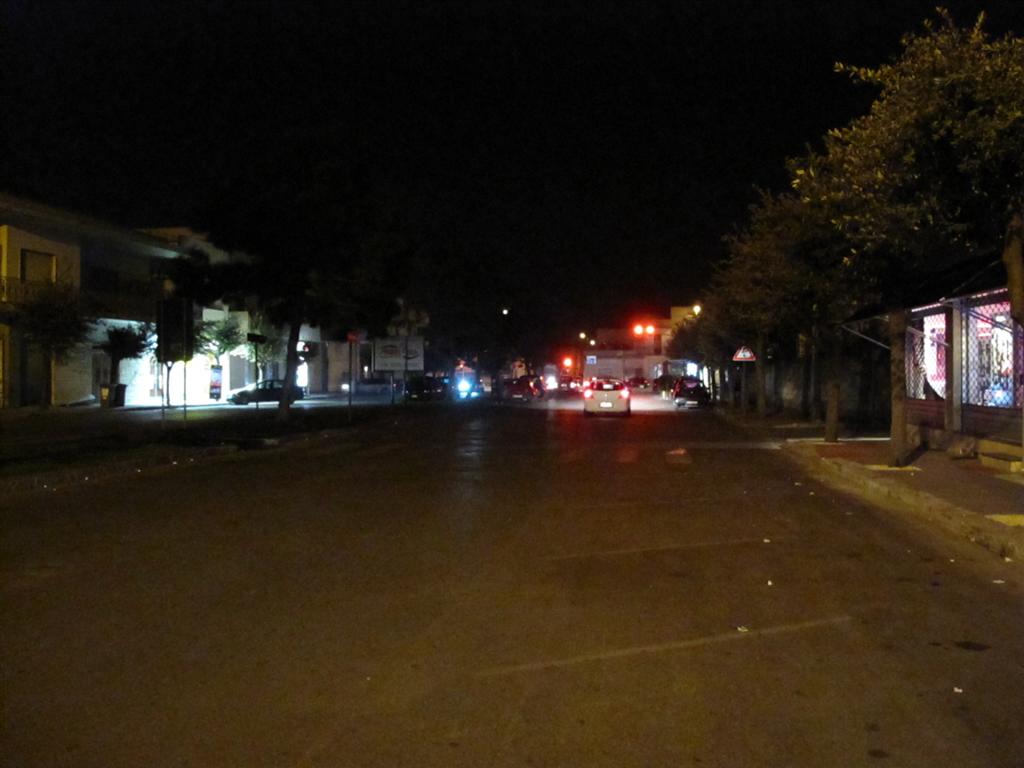 Ancora buio su viale Santa Caterina Novella. Sarà per poco?