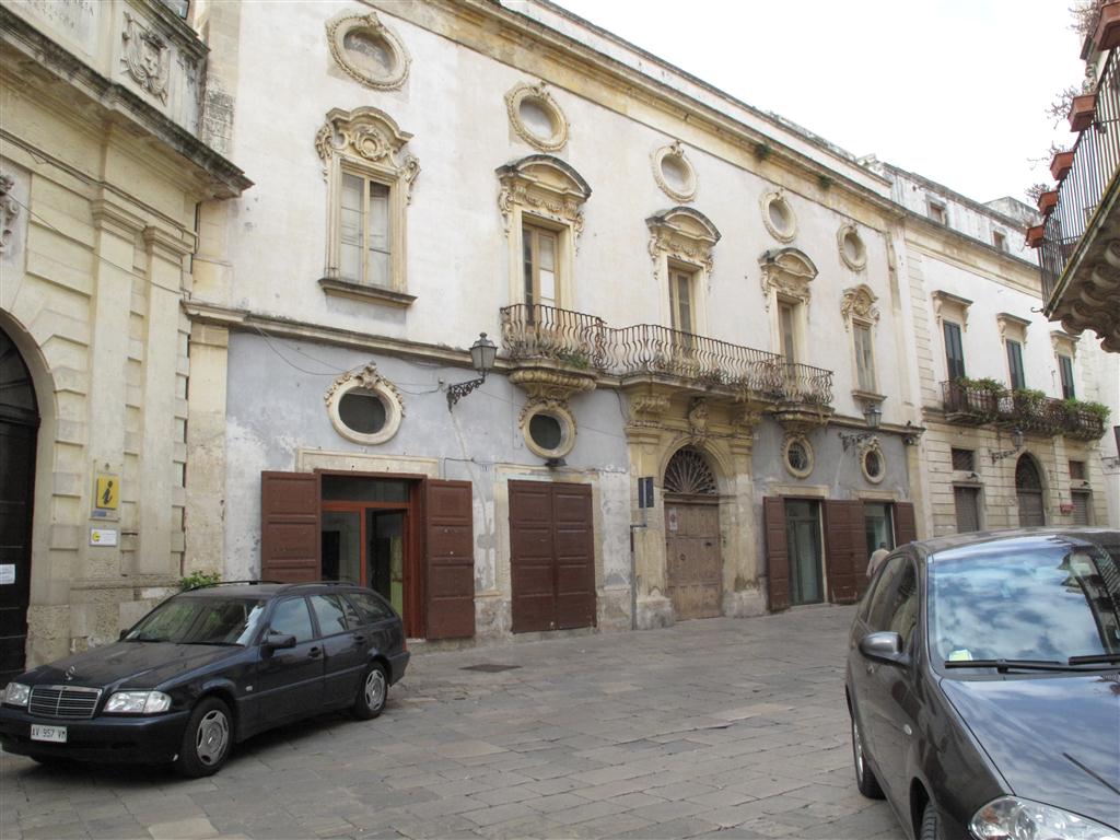 Invertito il senso unico di via Vittorio Emanuele II, minirivoluzione del traffico a Galatina