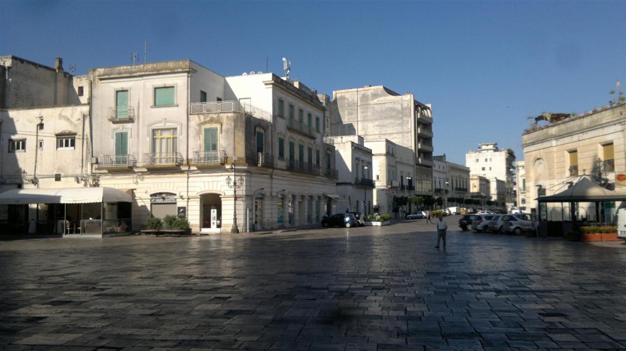 A Roma si fanno togliere i tavolini in Piazza Navona a Galatina si autorizzano le costruzioni in acciaio e plastica in Piazza San Pietro A Roma si fanno togliere i tavolini in Piazza Navona a Galatina si autorizzano le costruzioni in acciaio e plastica in Piazza San Pietro