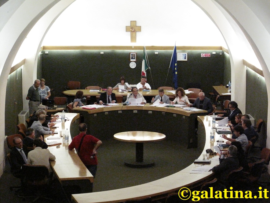 Le associazioni di volontariato e i silenzi dei politici galatinesi Le associazioni di volontariato e i silenzi dei politici galatinesi