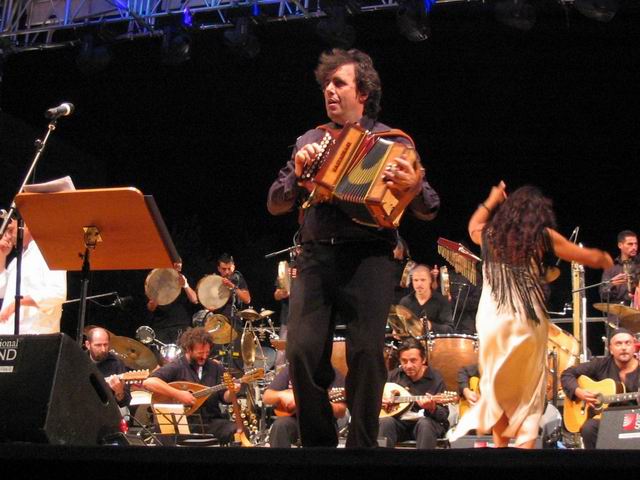 Ambrogio Sparagna, Peppe Servillo, Aria Antica a Sternatia con 'La notte della Taranta'