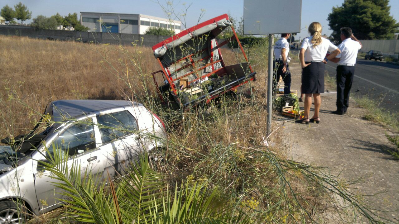 Schianto sulla Galatina-Lecce, conducenti salvi per miracolo