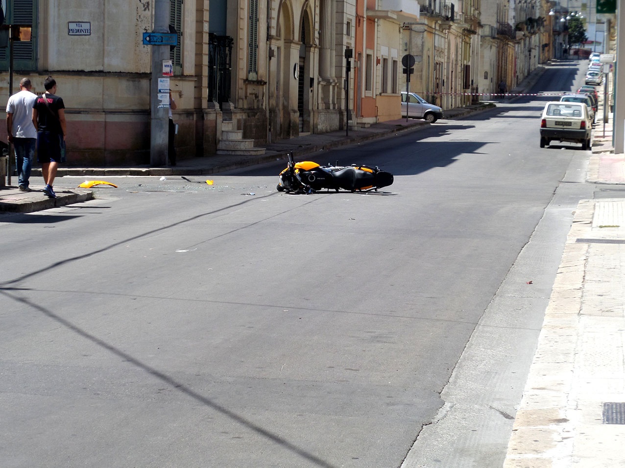 Moto contro furgone, grave il centauro