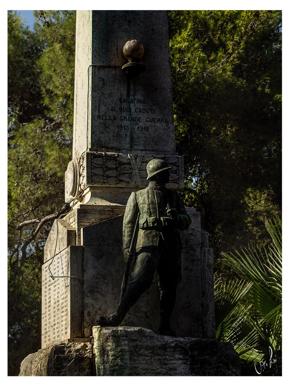 Spenta la lampada perenne del monumento ai caduti