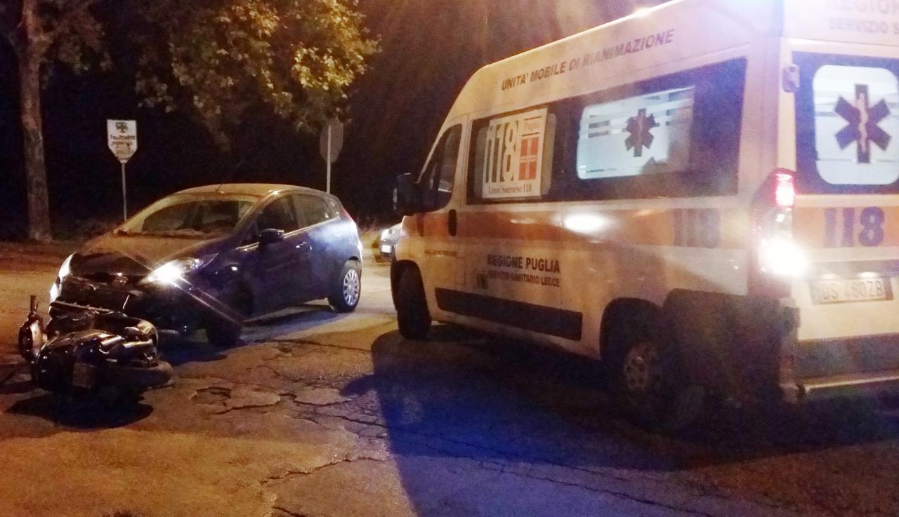 Scooter contro auto, indenni i due centauri e il guidatore ma scoppiano le polemiche alla '167'