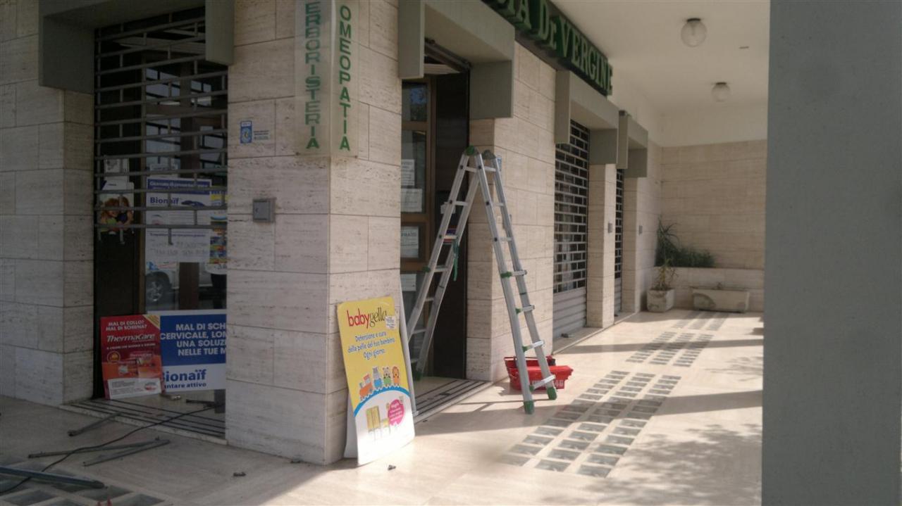 Furto con scasso alla Farmacia Vergine