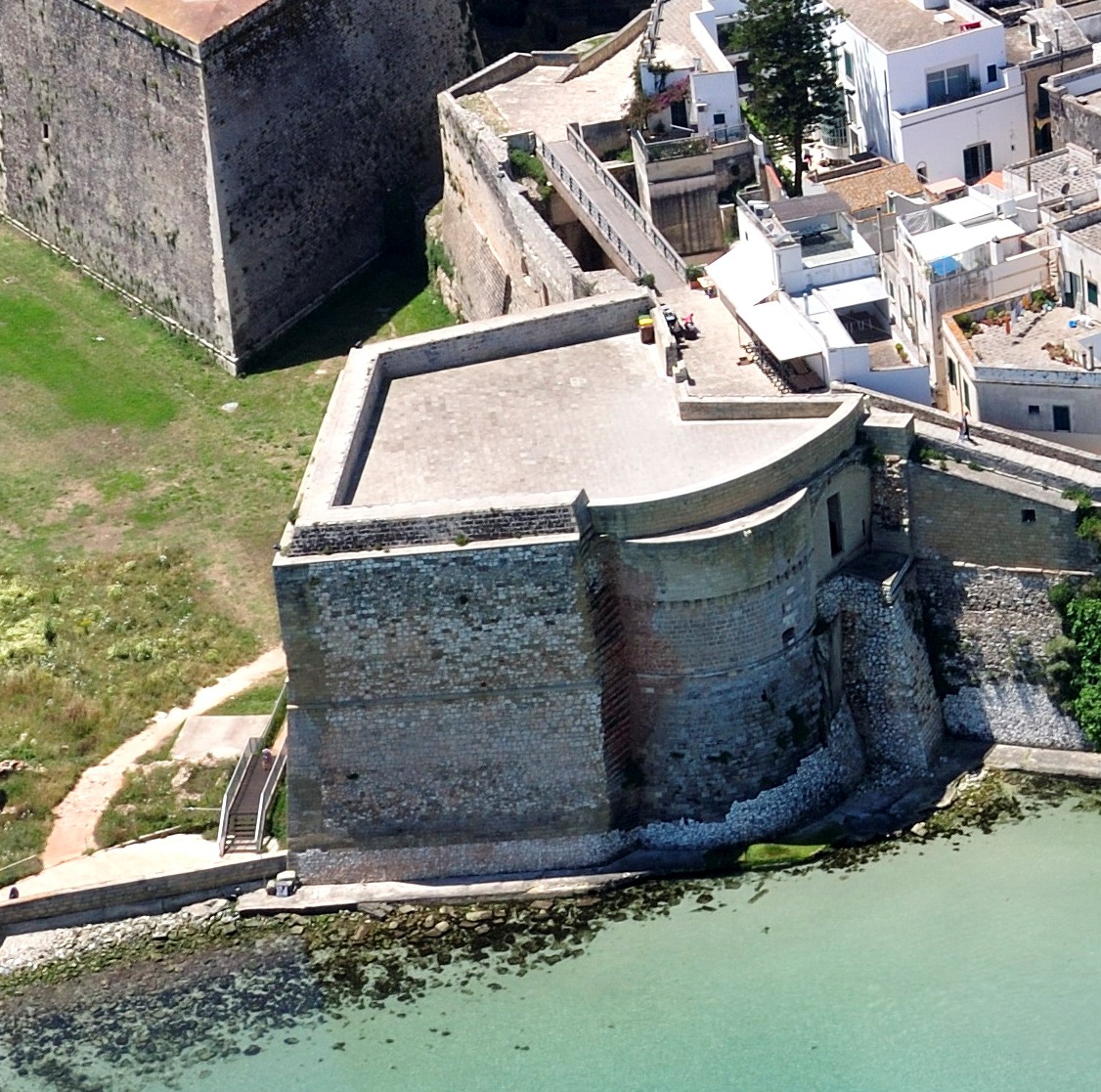 Verranno recuperati i sotterranei del Castello Aragonese e la Torre Matta