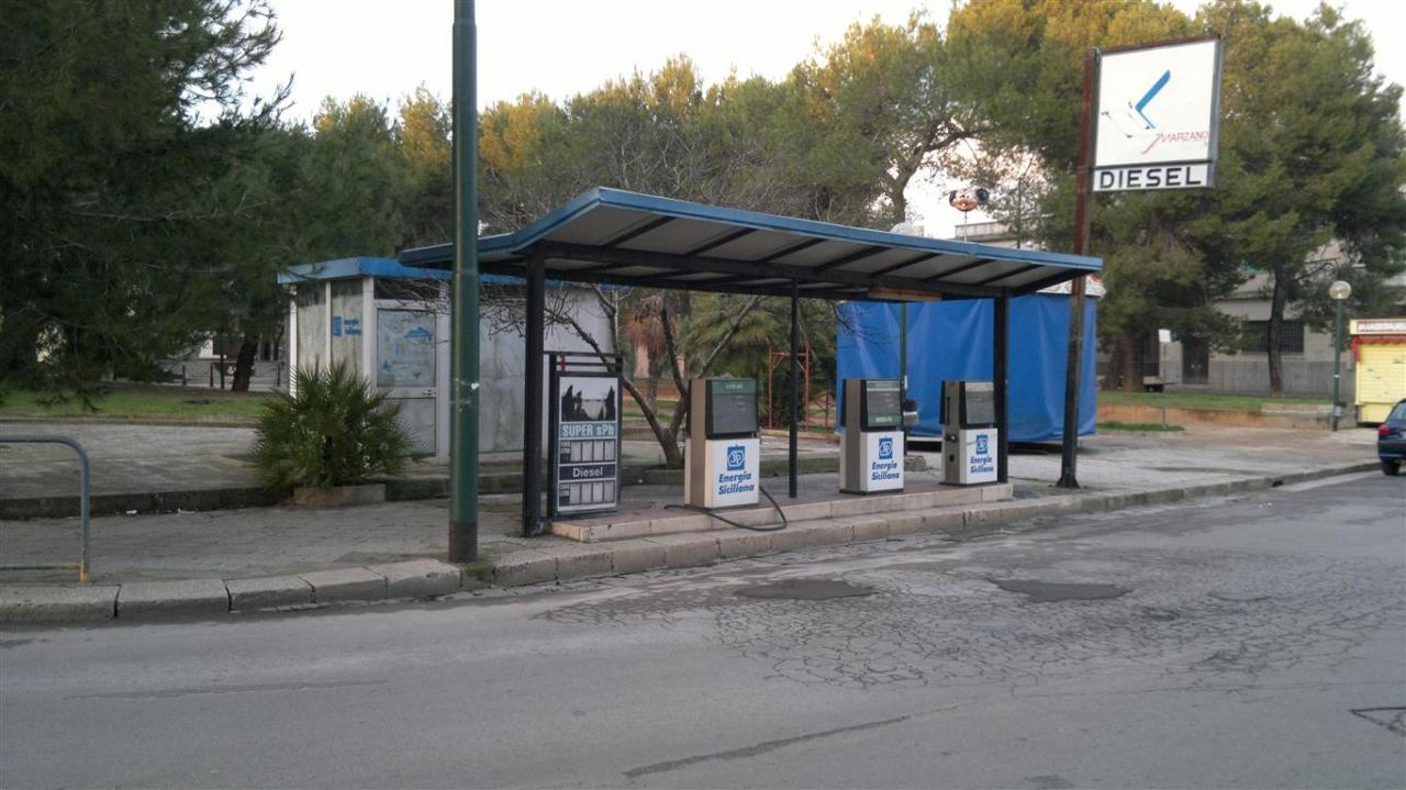 "Strisce pedonali cercansi in tutta la città" "Strisce pedonali cercansi in tutta la città"