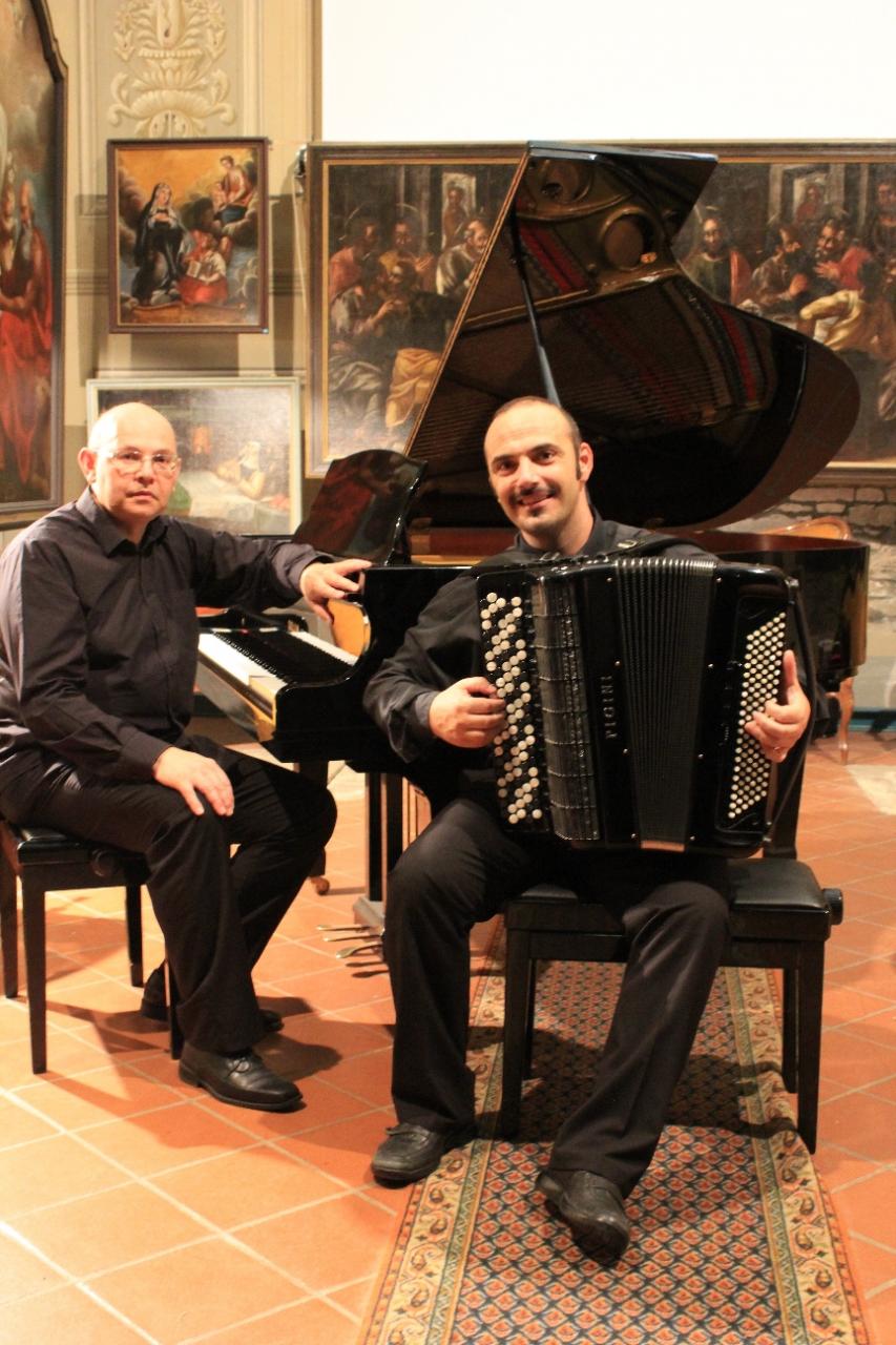 Pianoforte e fisarmonica questa sera a "I Concerti del Chiostro'