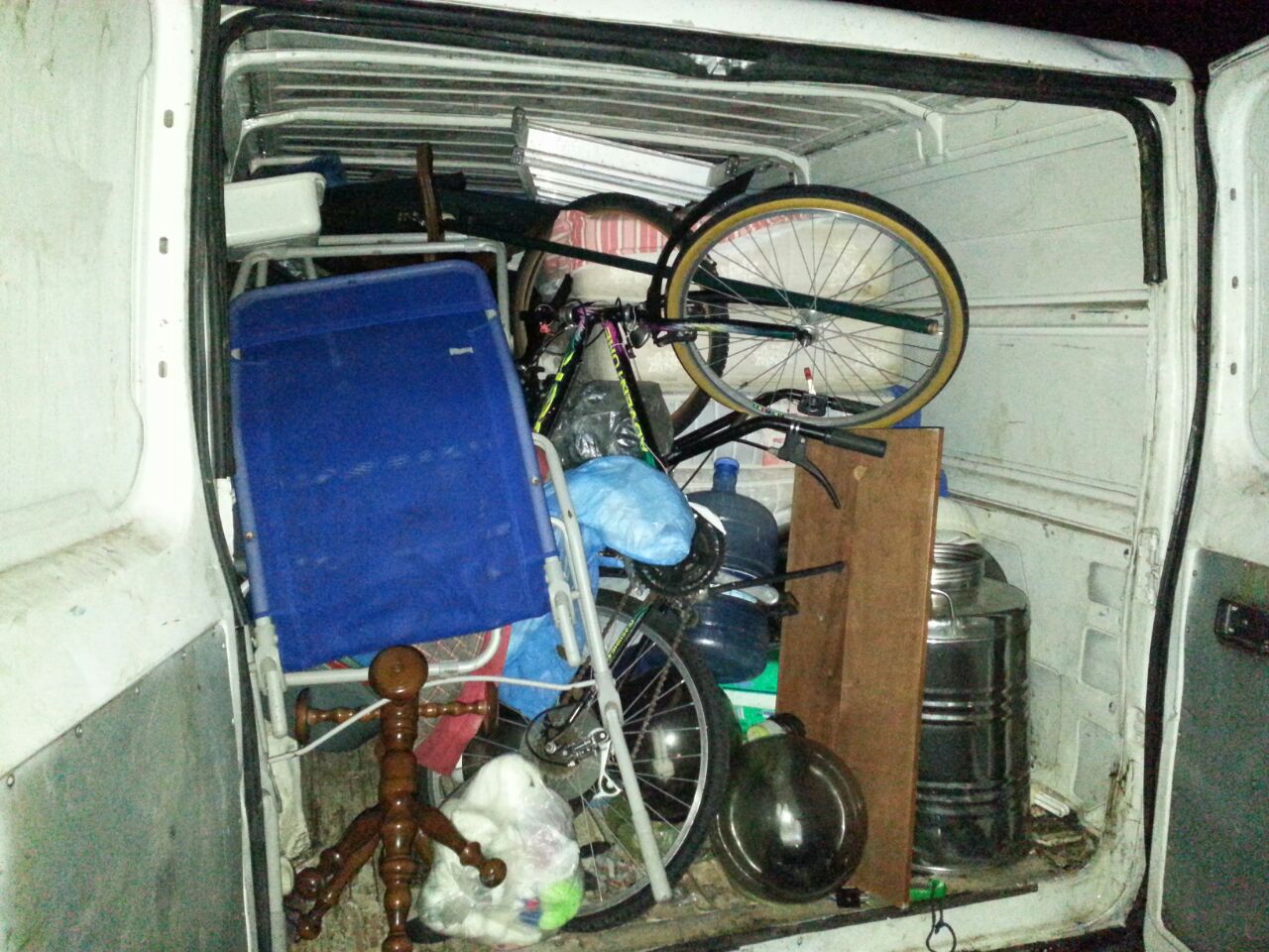 Inseguimento all'alba, sequestrato un furgone con merce rubata