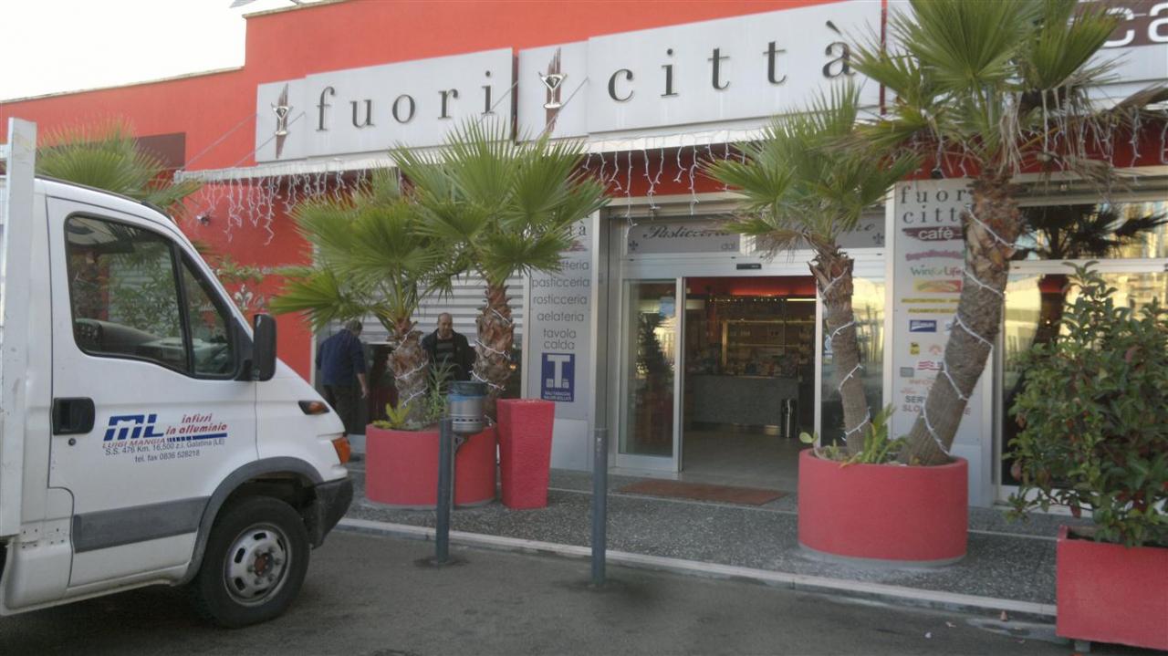 Attacco notturno a 'Fuori città', rubati denaro e tabacchi