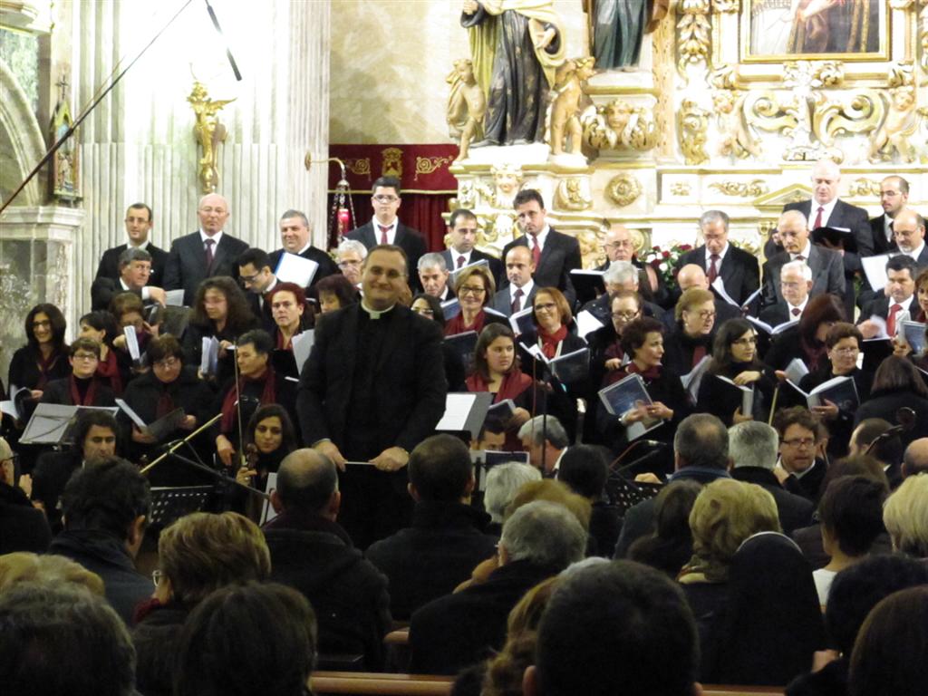 L'estatico canto del coro diocesano al Carmine