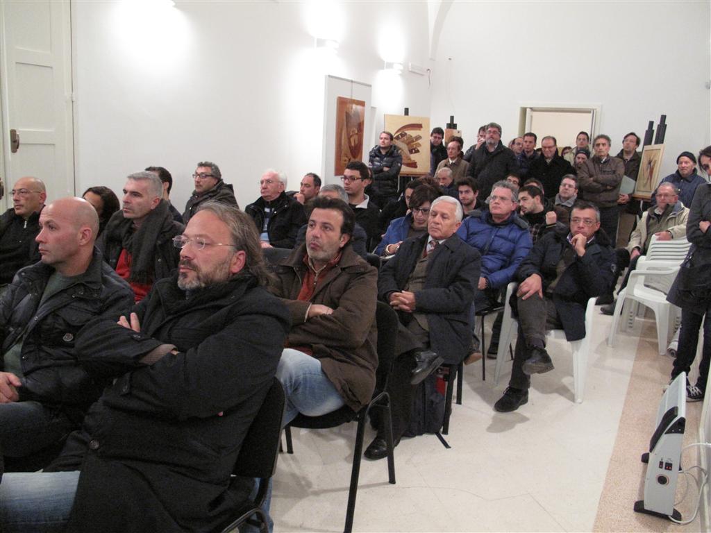 Sale piene per discutere del parco commerciale