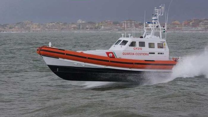 Soccorsi al largo di Leuca undici migranti di nazionalità siriana Soccorsi al largo di Leuca undici migranti di nazionalità siriana