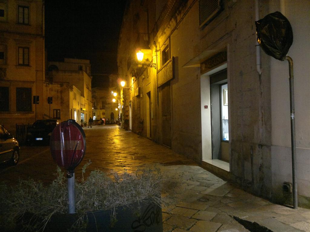 Via Vittorio Emanuele II si percorre verso l'Orologio