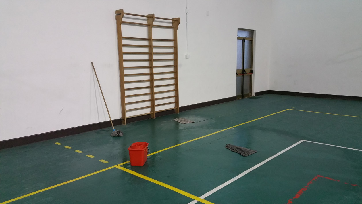 &quot;Un lago in palestra&quot;. &quot;Elimineremo presto il problema&quot;